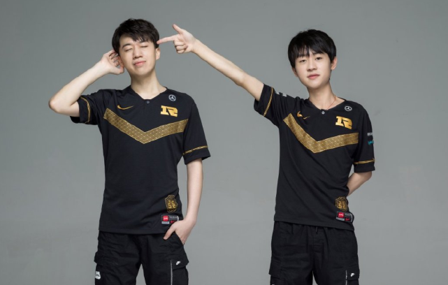 来形容他的 来形容他的